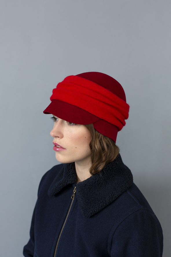 Julie Dubois- Adèle -knitted & wool felt beanie with peak-red