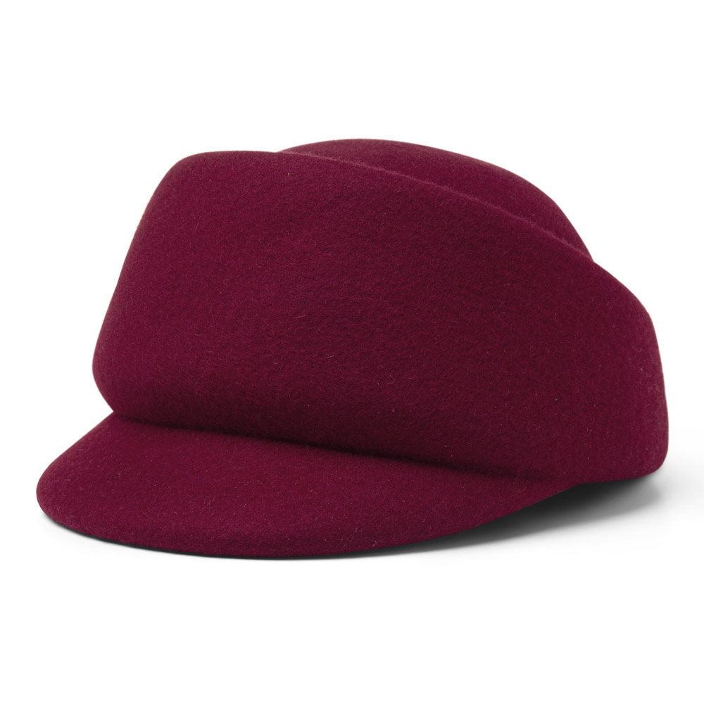 Fay is a wool felt cap with a peak in dark red. Modern cap shape.