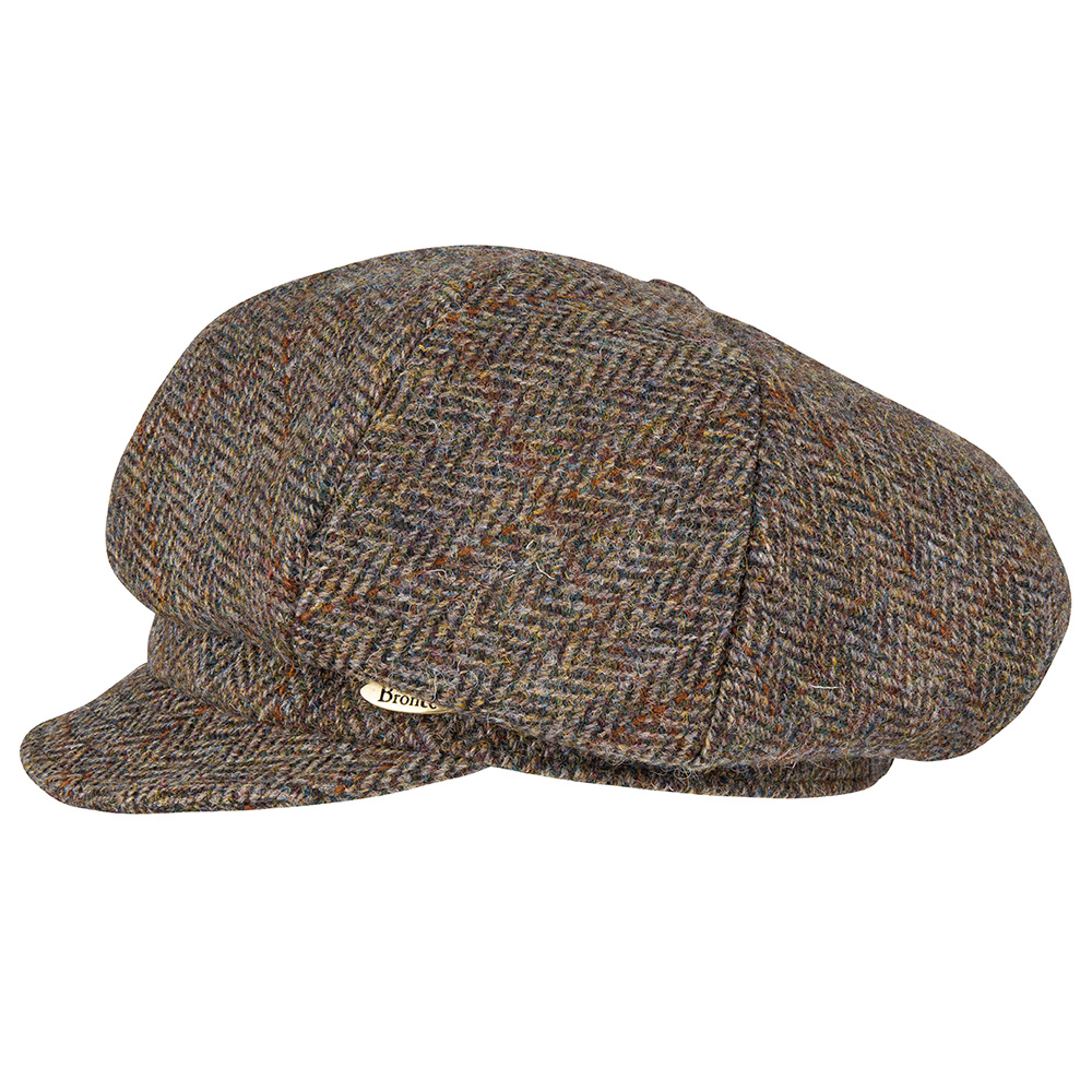 The Romee cap is made of brown Harris Tweed fabric, from 100% pure new wool from Scotland