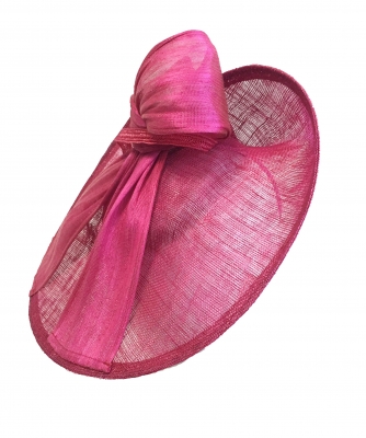 Celine Robert-Zambane- ceremoniële fascinator buntal&sinamay straw - fuchsia pink