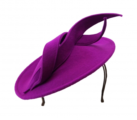 Whiteley-disc fascinator in felt with twisted decoration - in fuchsia